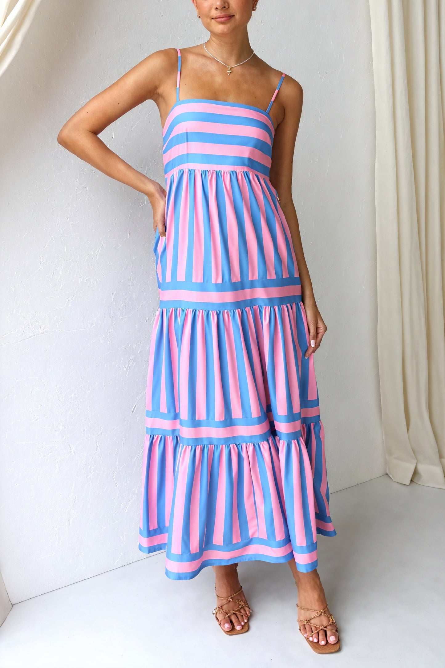 Robe Maxi Rayée à Bretelles Spaghetti, Longue, Poches-Dresses-Marais Paris-Rose-S-Marais Paris