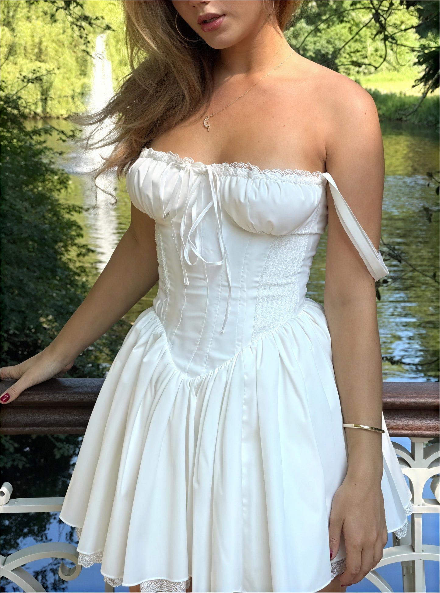 Robe Évasée Détails Raffinés Coupe Flatteuse-Marais Paris-Blanc-XS-Marais Paris