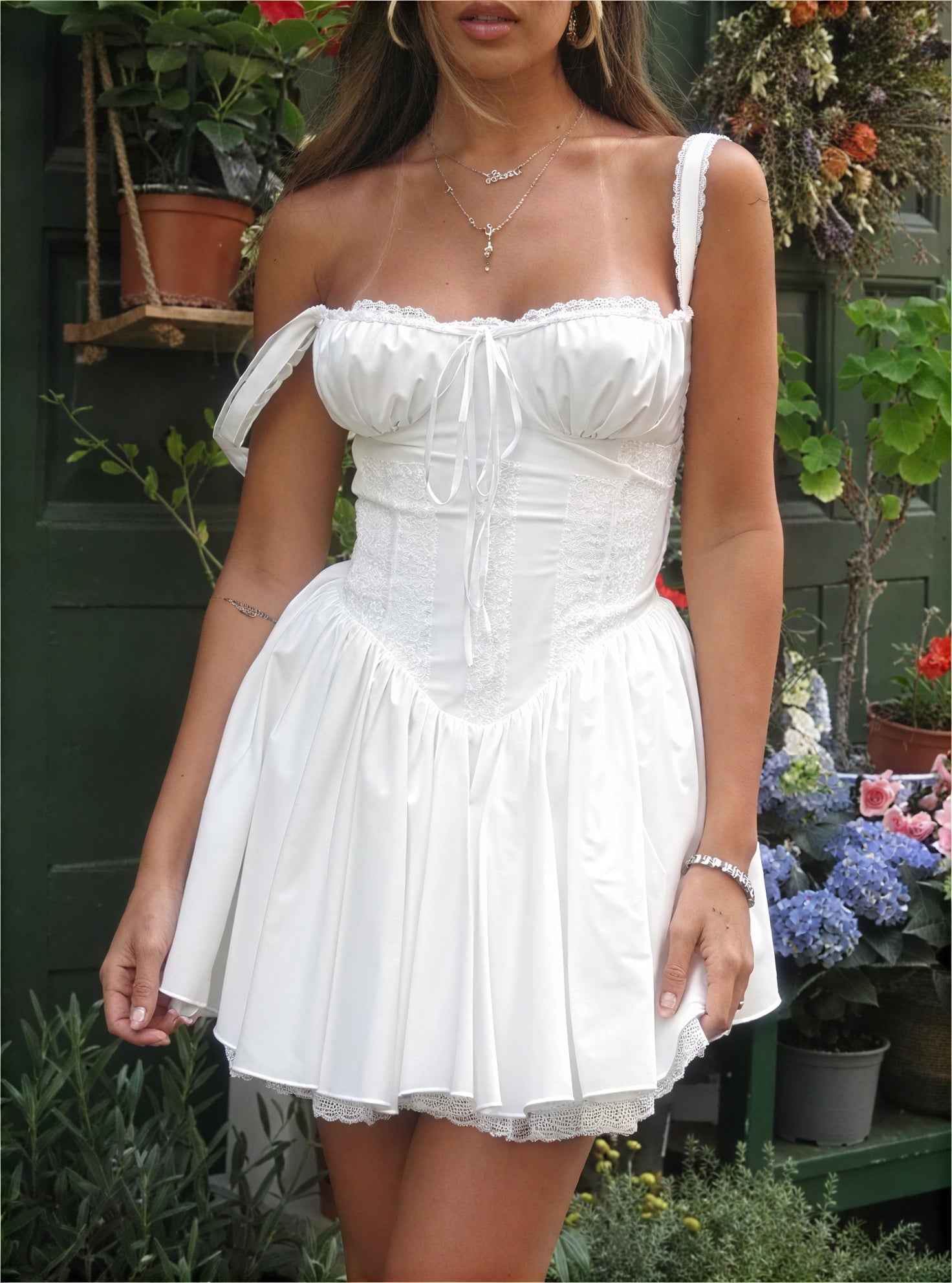 Robe Évasée Détails Raffinés Coupe Flatteuse-Marais Paris-Marais Paris