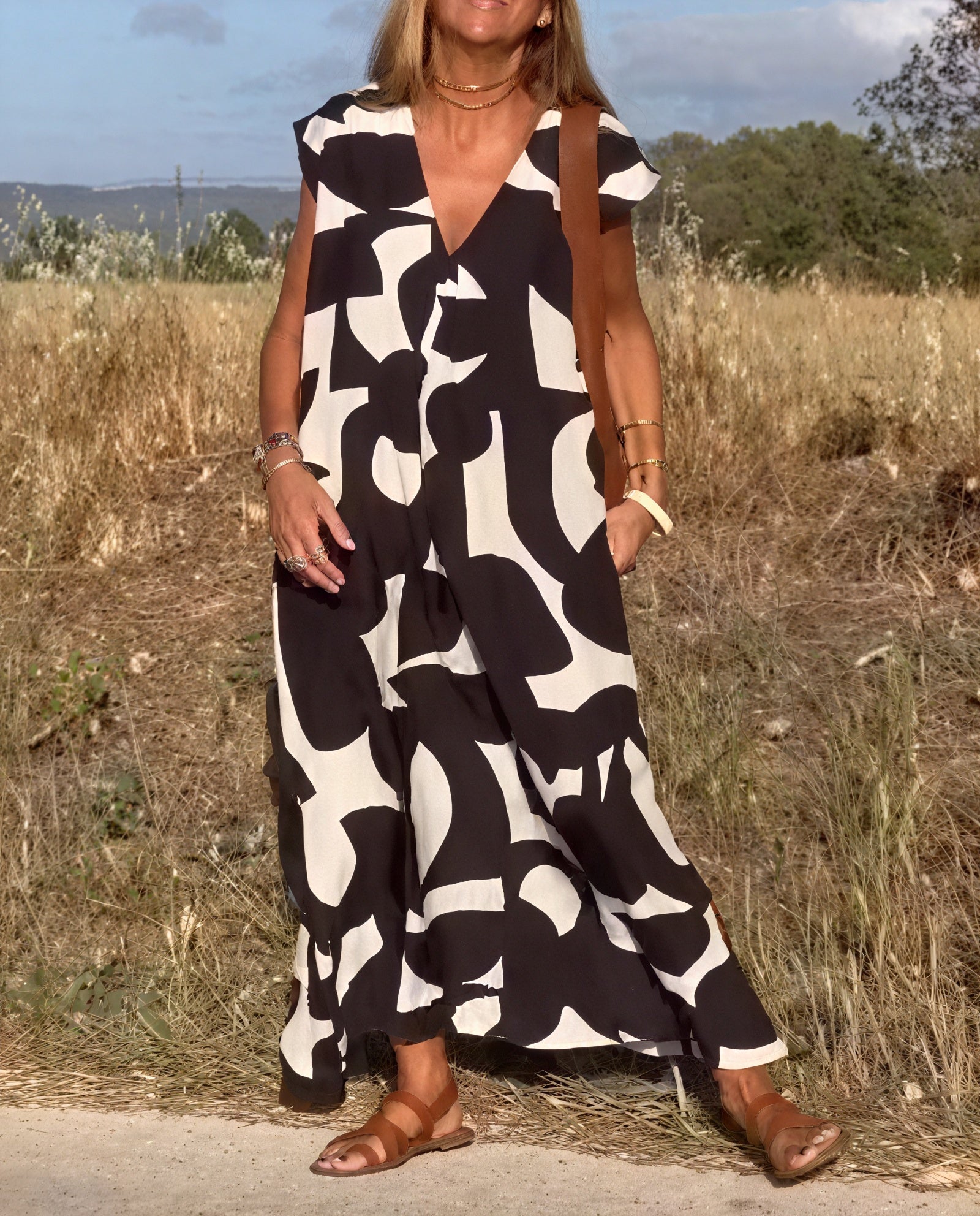 Robe Maxi Fluide Motif Abstrait Encolure V Sans Manches-Marais Paris-Marais Paris