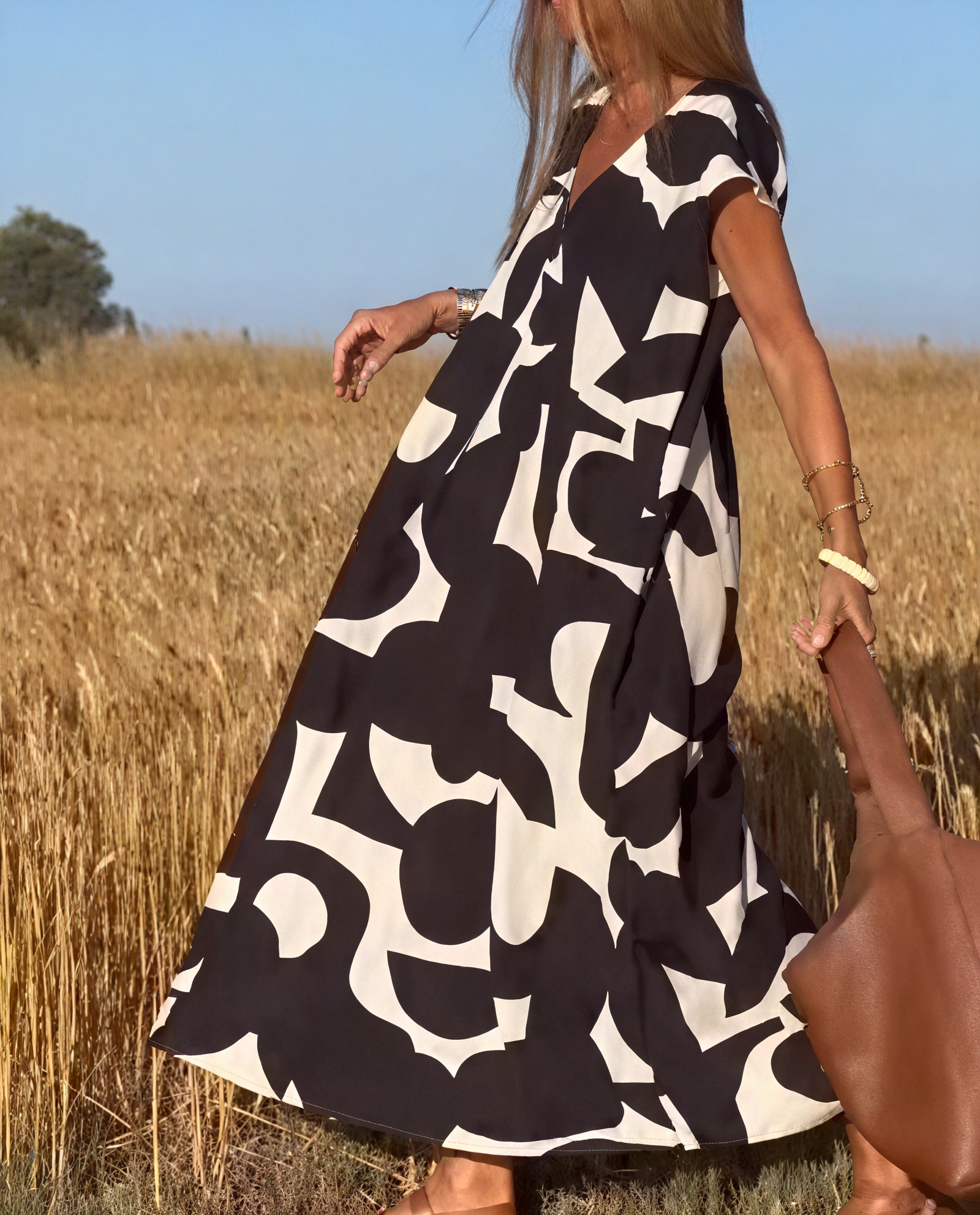 Robe Maxi Fluide Motif Abstrait Encolure V Sans Manches-Marais Paris-Marais Paris