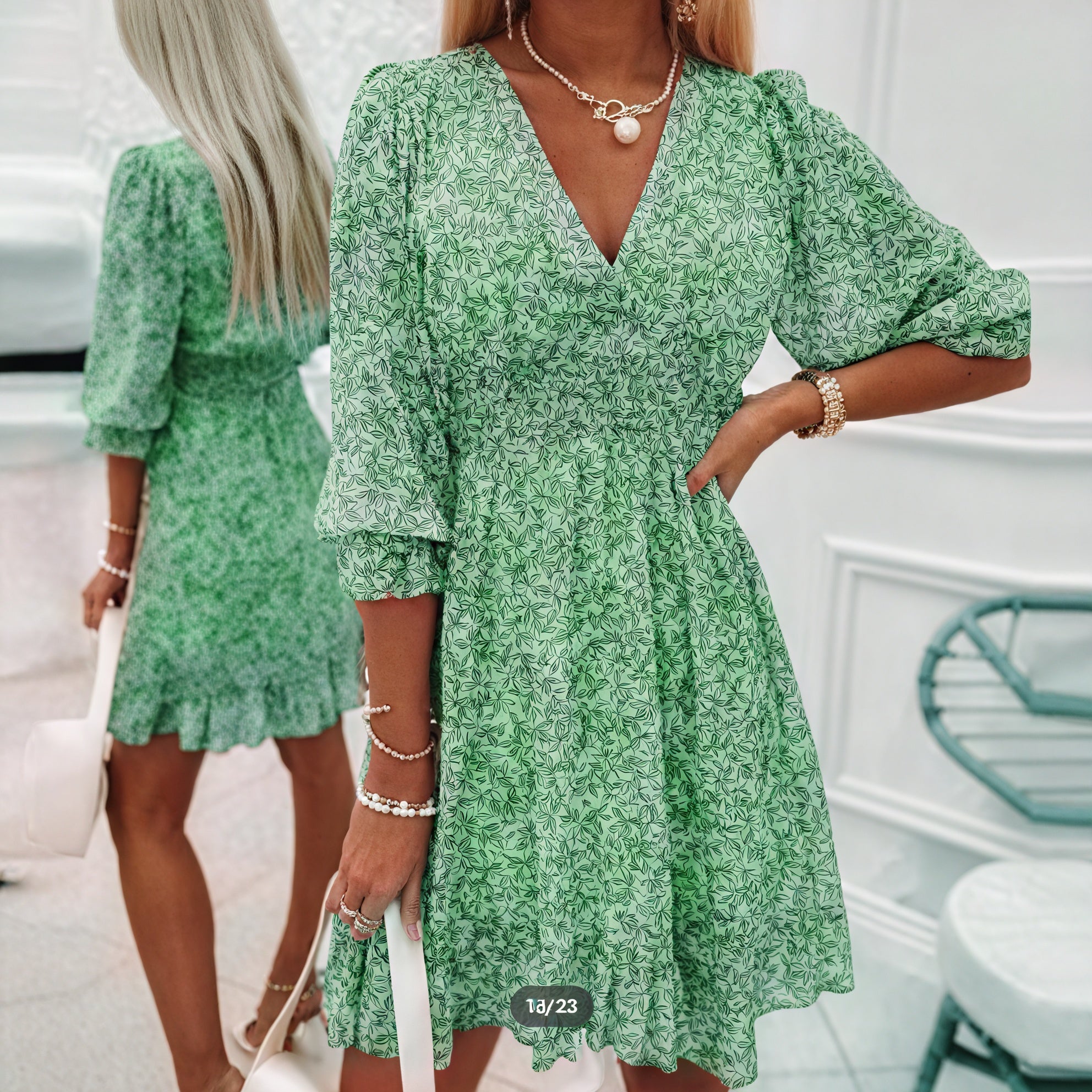 Robe Florale Courte - Encolure en V, Manches 3/4, Taille Ajustée-Dresses-Marais Paris-Vert-S-Marais Paris