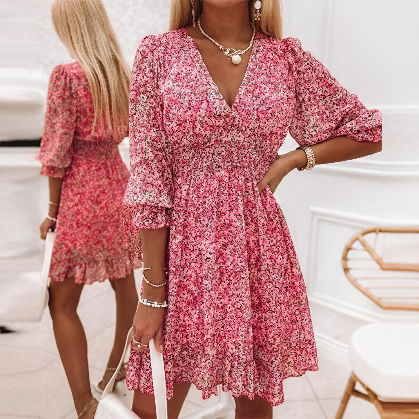 Robe Florale Courte - Encolure en V, Manches 3/4, Taille Ajustée-Dresses-Marais Paris-Rouge-S-Marais Paris