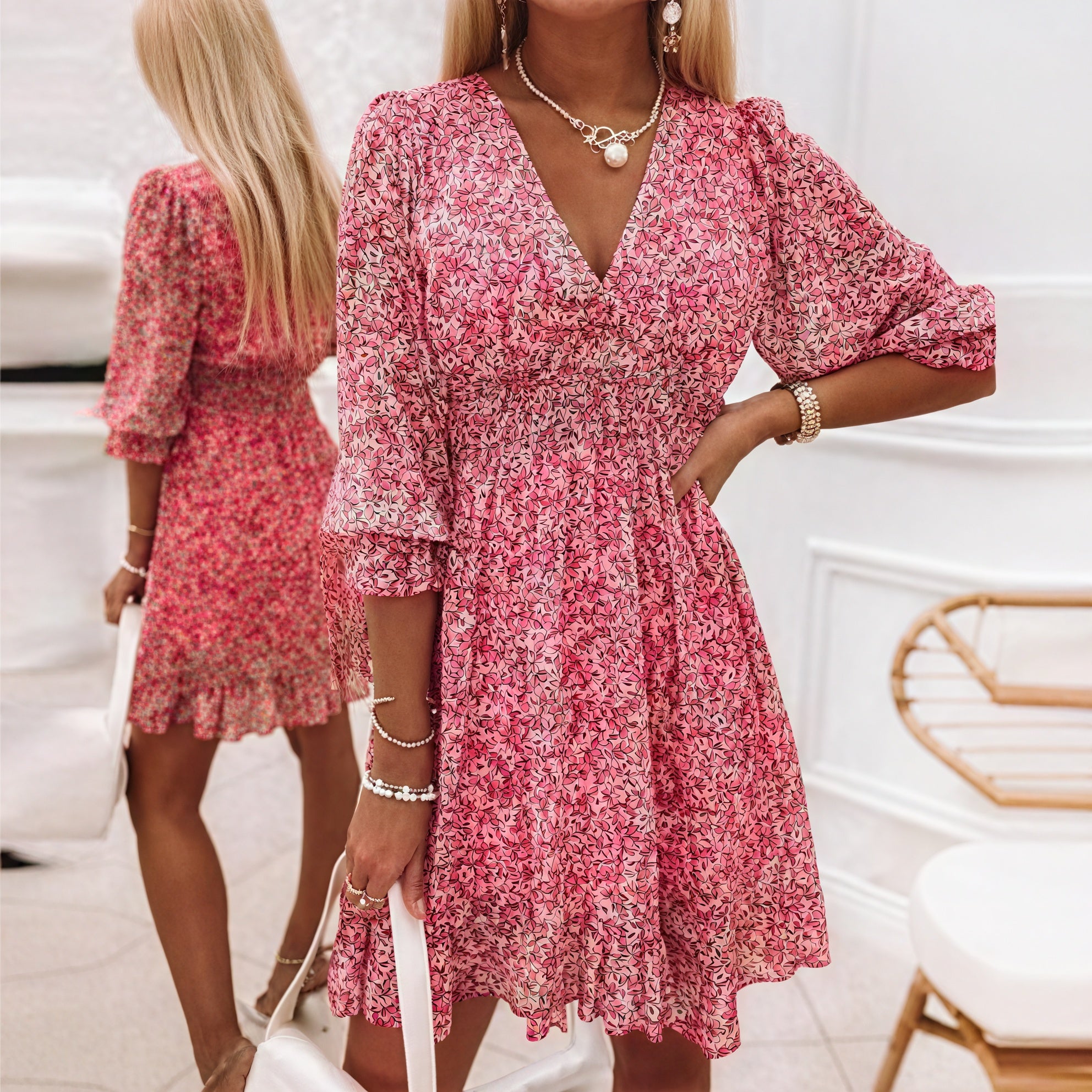 Robe Florale Courte - Encolure en V, Manches 3/4, Taille Ajustée-Dresses-Marais Paris-Rouge-S-Marais Paris