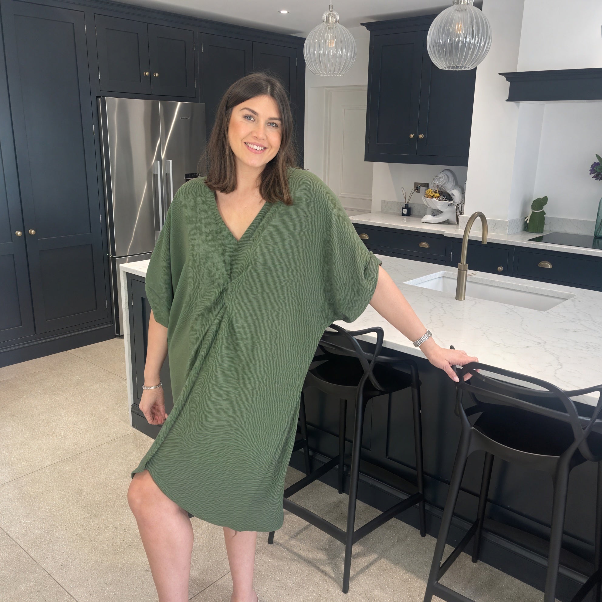 Robe Midi Détail Nœud Torsadé Manches Courtes-Belle Rose Fashion-Bellerose Fashion