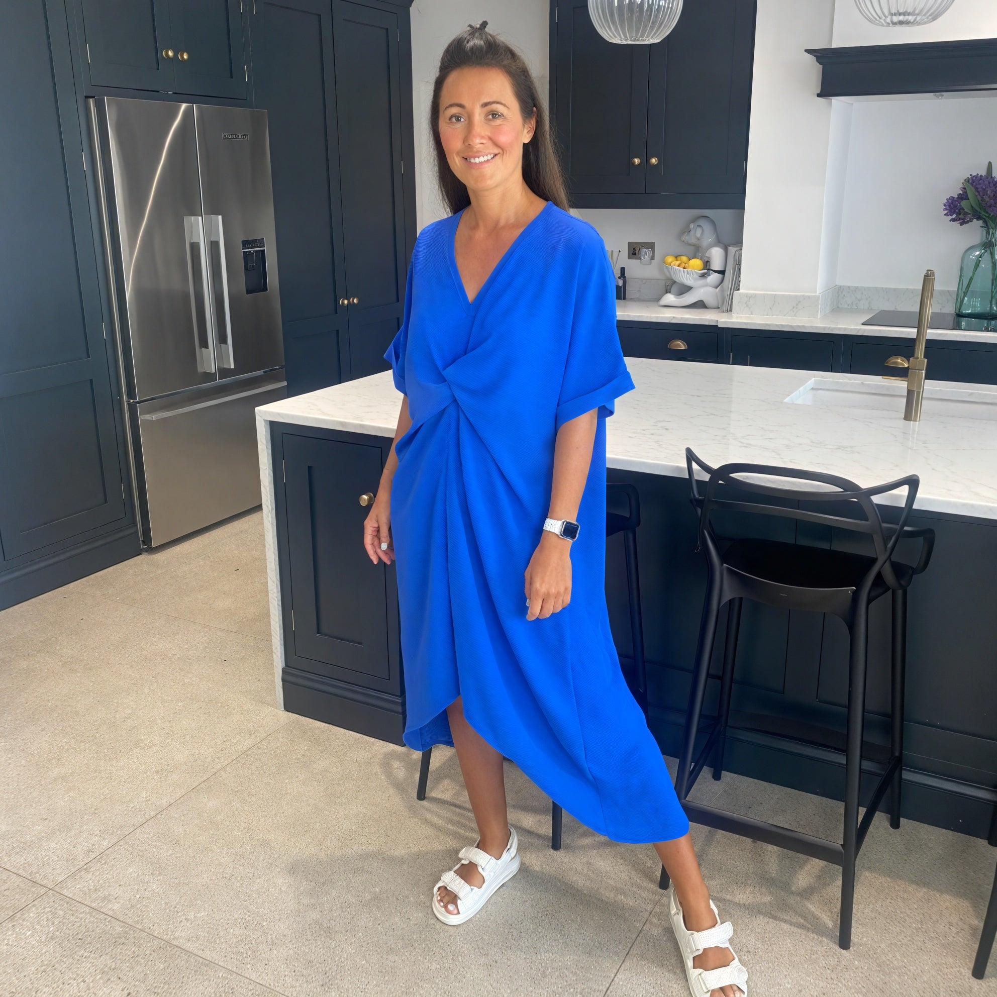 Robe Midi Détail Nœud Torsadé Manches Courtes-Marais Paris-Cobalt-Marais Paris