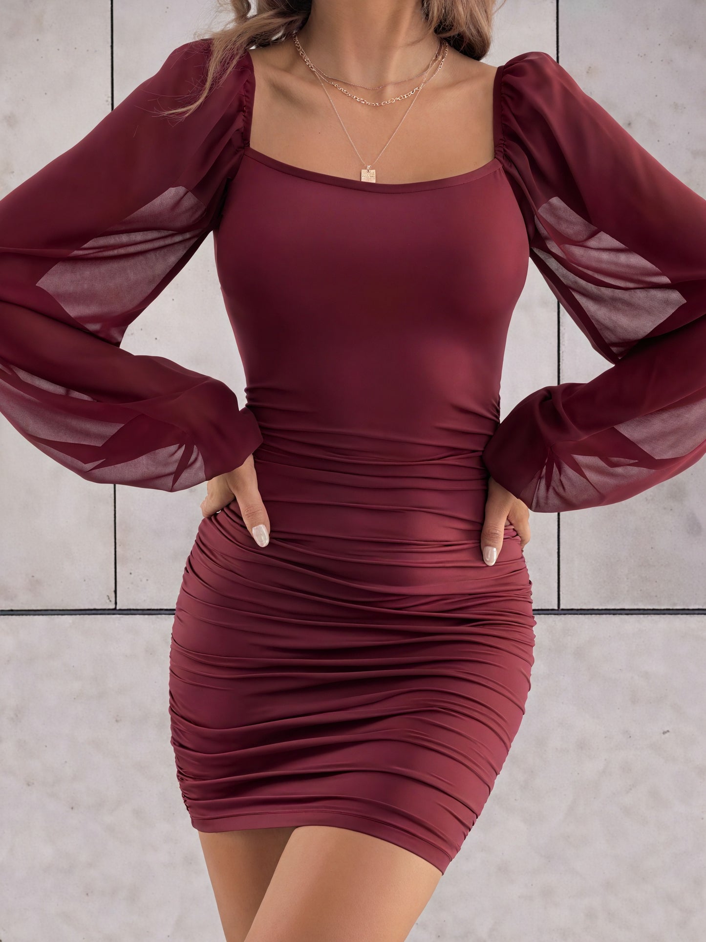 Robe Mini Bodycon Manches Longues Décolleté Carré Froncée-Marais Paris-Rouge-S-Marais Paris