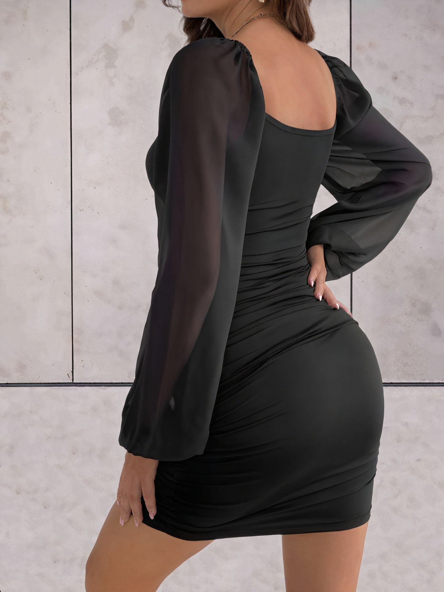Robe Mini Bodycon Manches Longues Décolleté Carré Froncée-Marais Paris-Marais Paris