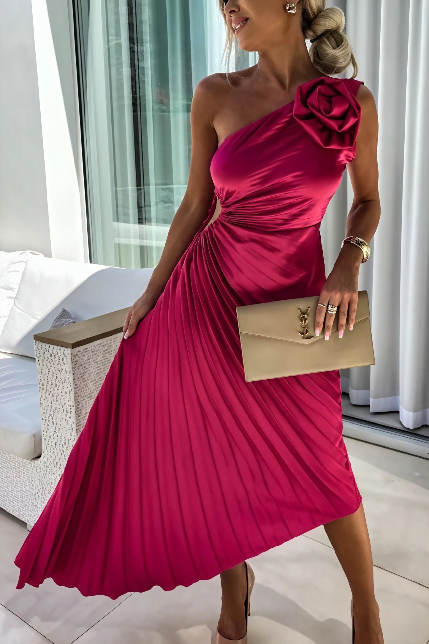 Robe Épaule Nue, Détail Floral, Coupe Asymétrique-Marais Paris-Rouge-S-Marais Paris