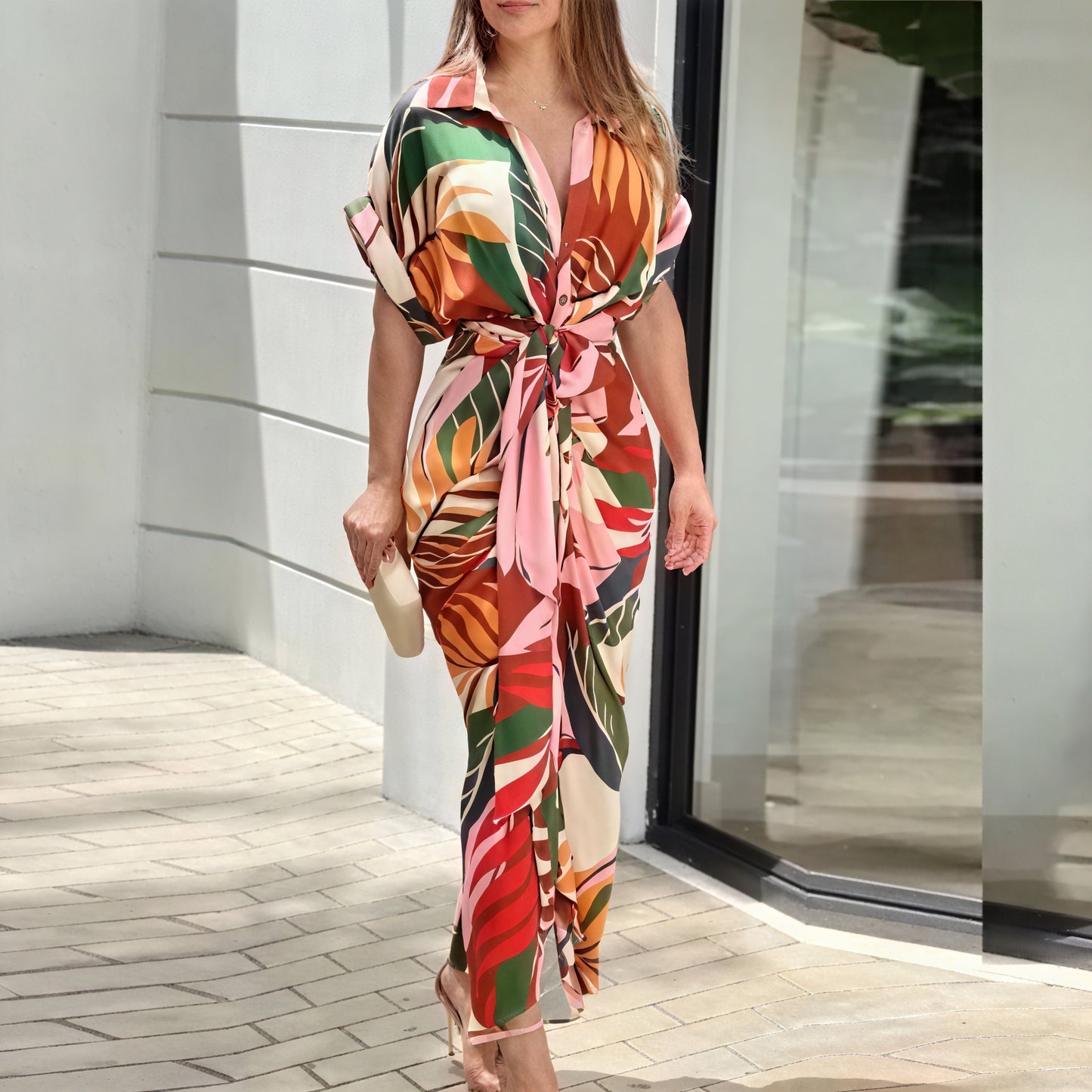 Robe Midi Élégante avec Ceinture Assortie et Coupe Flatteuse-Dresses-Marais Paris-Arc-En-Ciel-S-Marais Paris