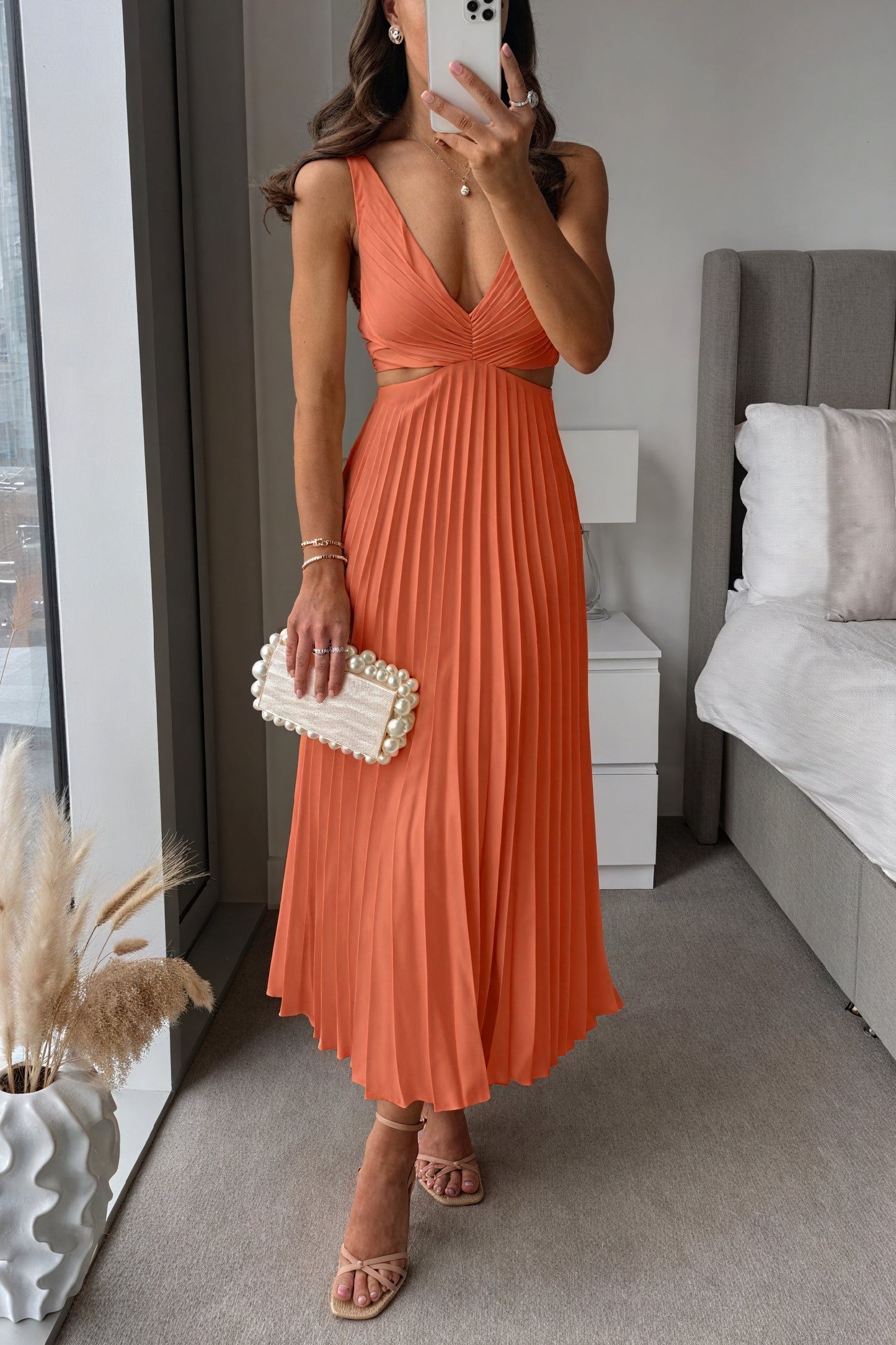 Robe Midi Décolleté Plongeant Détails Découpés Jupe Plissée-Dresses-Marais Paris-Orange-S-Marais Paris