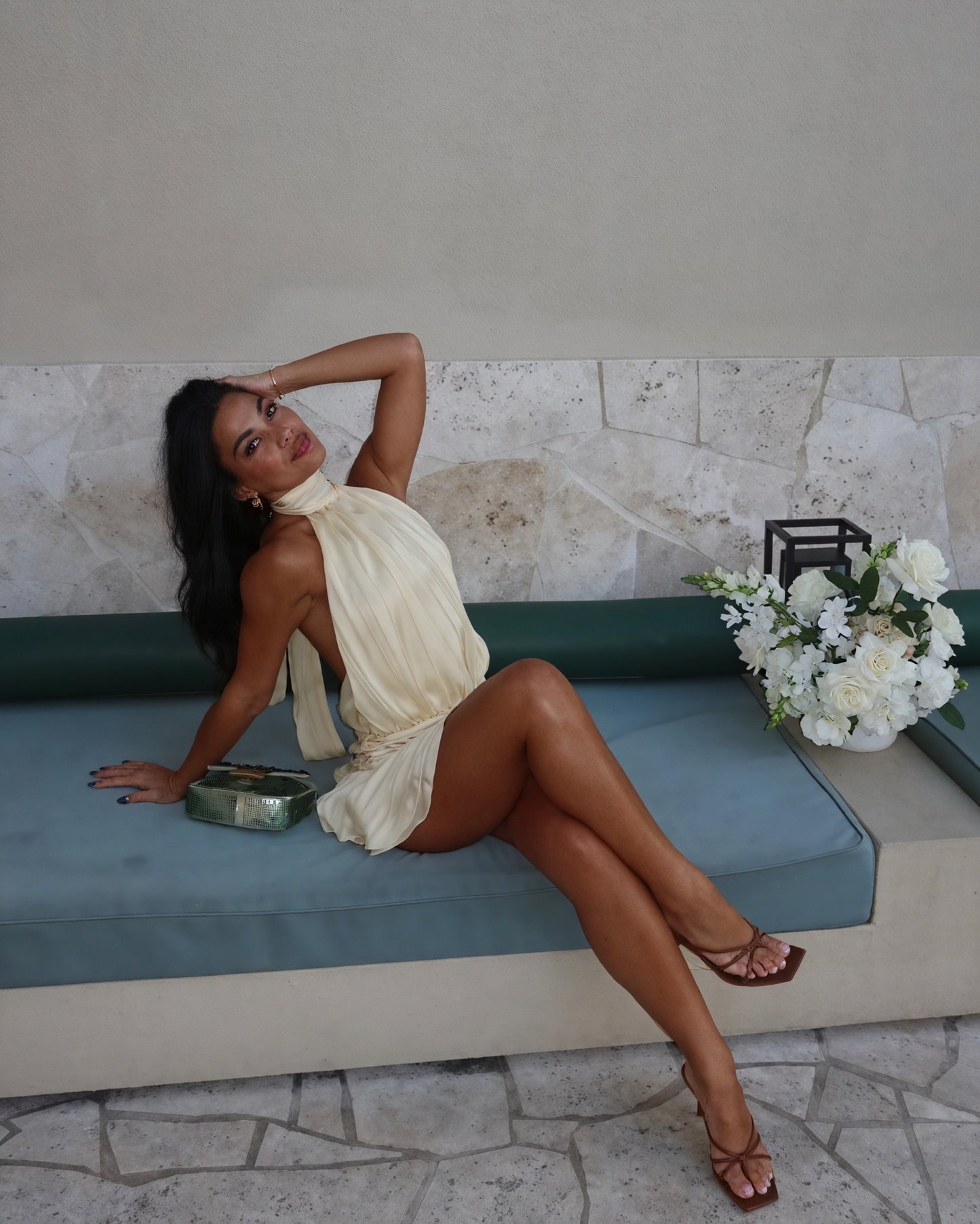 Robe Mini Femme – Satinée, Encolure Halter, Jupe à Volants, Élégante-83562-a828a445-cebd-4246-9c23-1aa811ca57ea