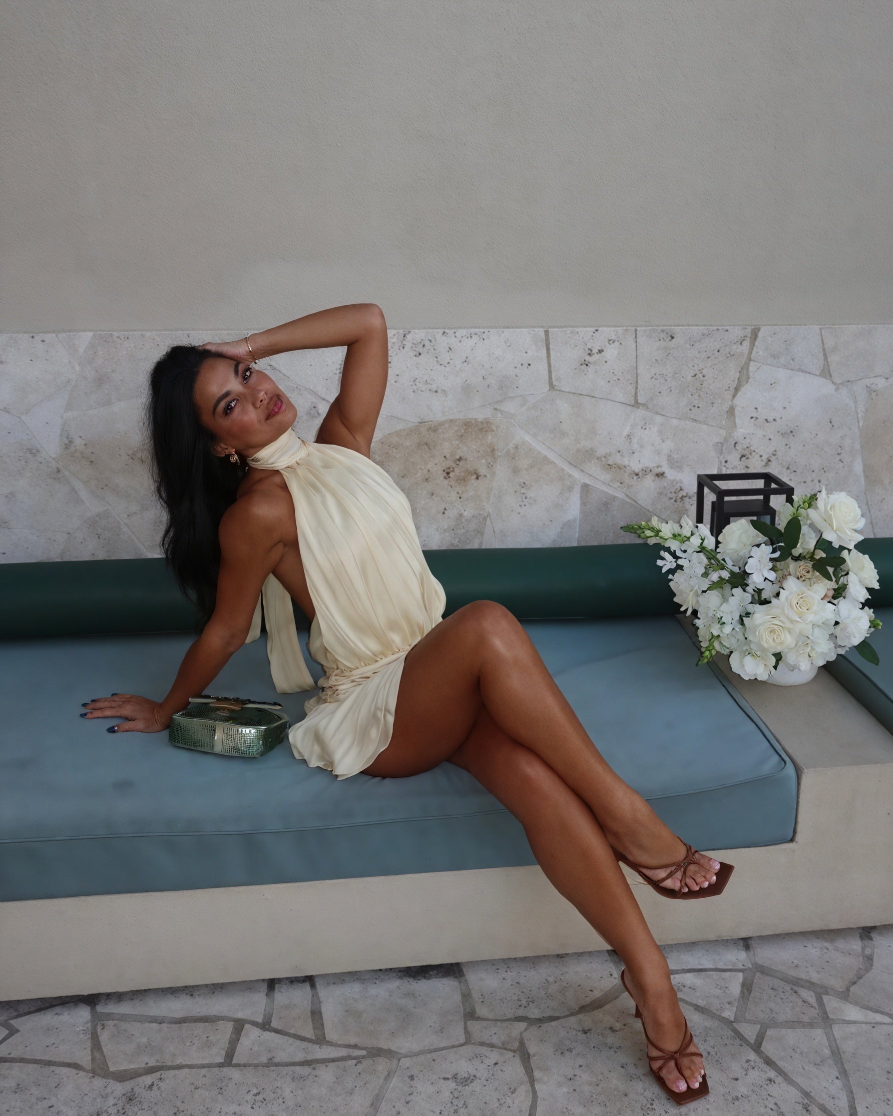 Robe Mini Femme – Satinée, Encolure Halter, Jupe à Volants, Élégante-83562-a828a445-cebd-4246-9c23-1aa811ca57ea