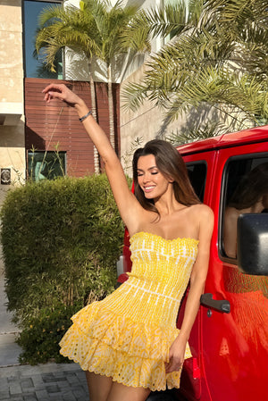 Robe Courte Femme – Motif Jaune Blanc, Épaules Dénudées, Volants, Smockée-83597-90992de1-03b4-42a6-816d-332604ab6ceb