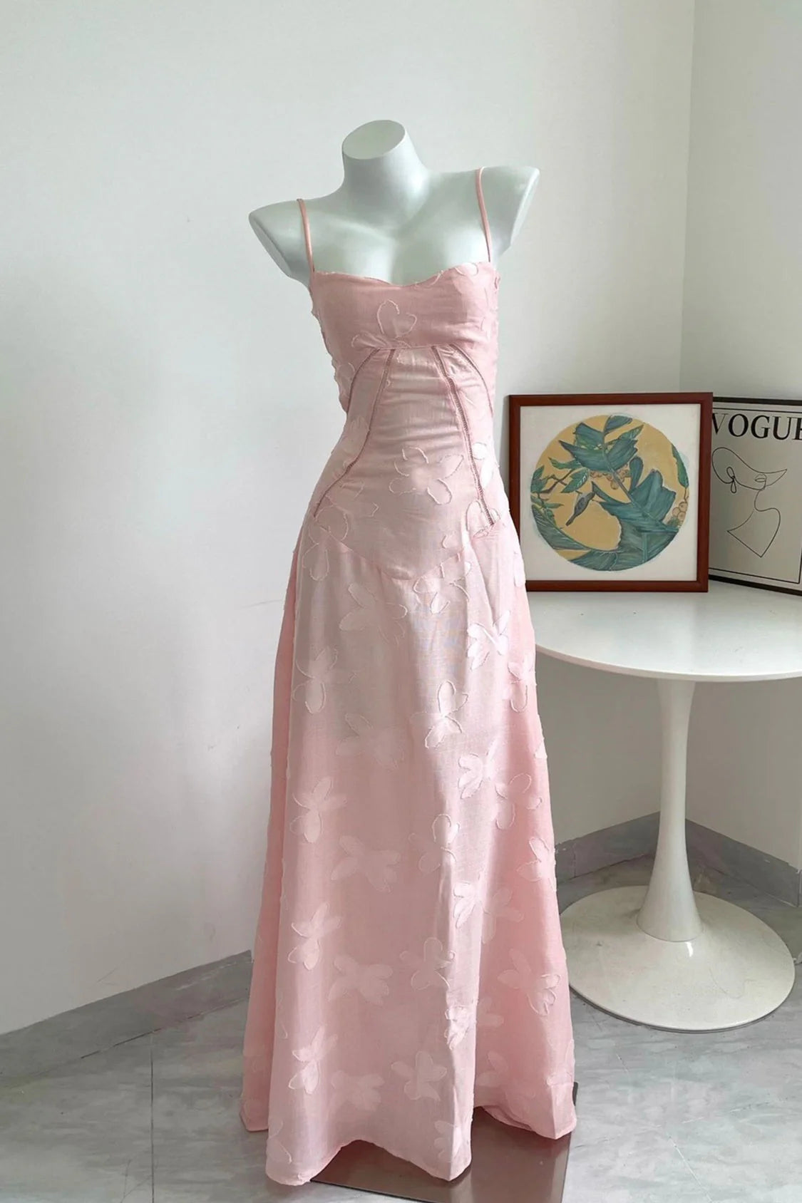 Robe Longue Silhouette Divine – Élégance Intemporelle
