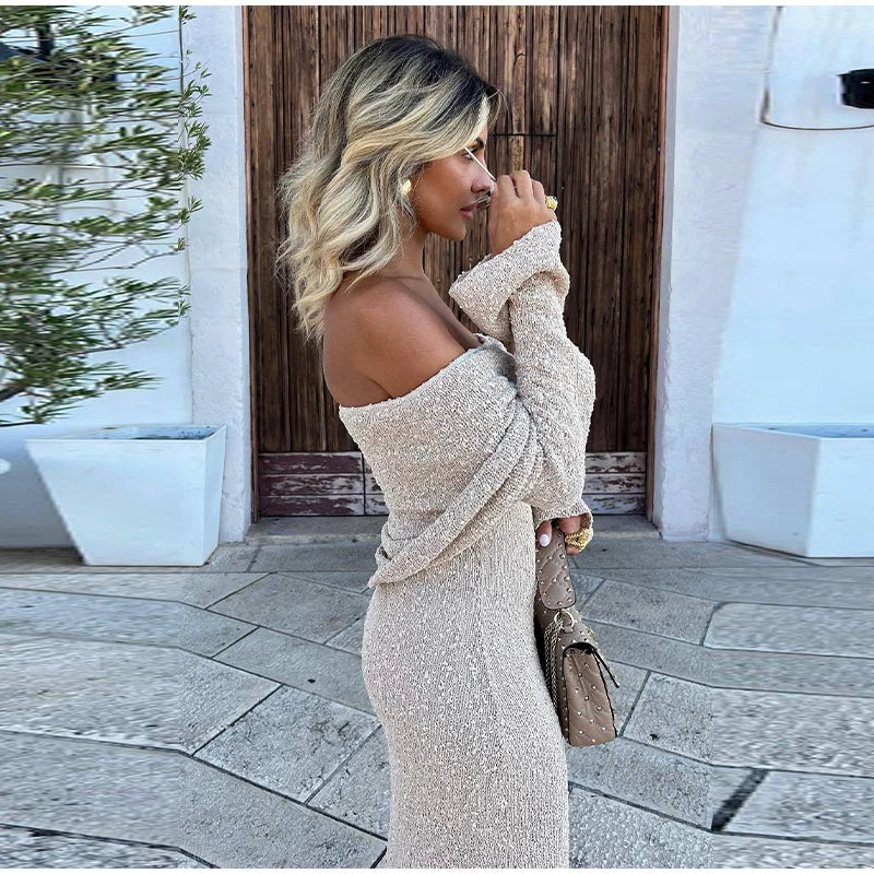 Robe Épaules Dénudées, Coupe Ajustée, Longues Manches, Style Glamour-marbella vibes-Marais Paris-Marais Paris