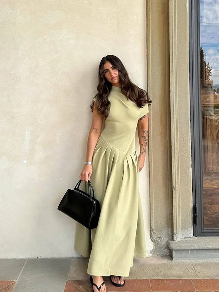 Robe Plissée Asymétrique - Élégance Moderne, Coupe Flatteuse-single ad-Marais Paris-Marais Paris