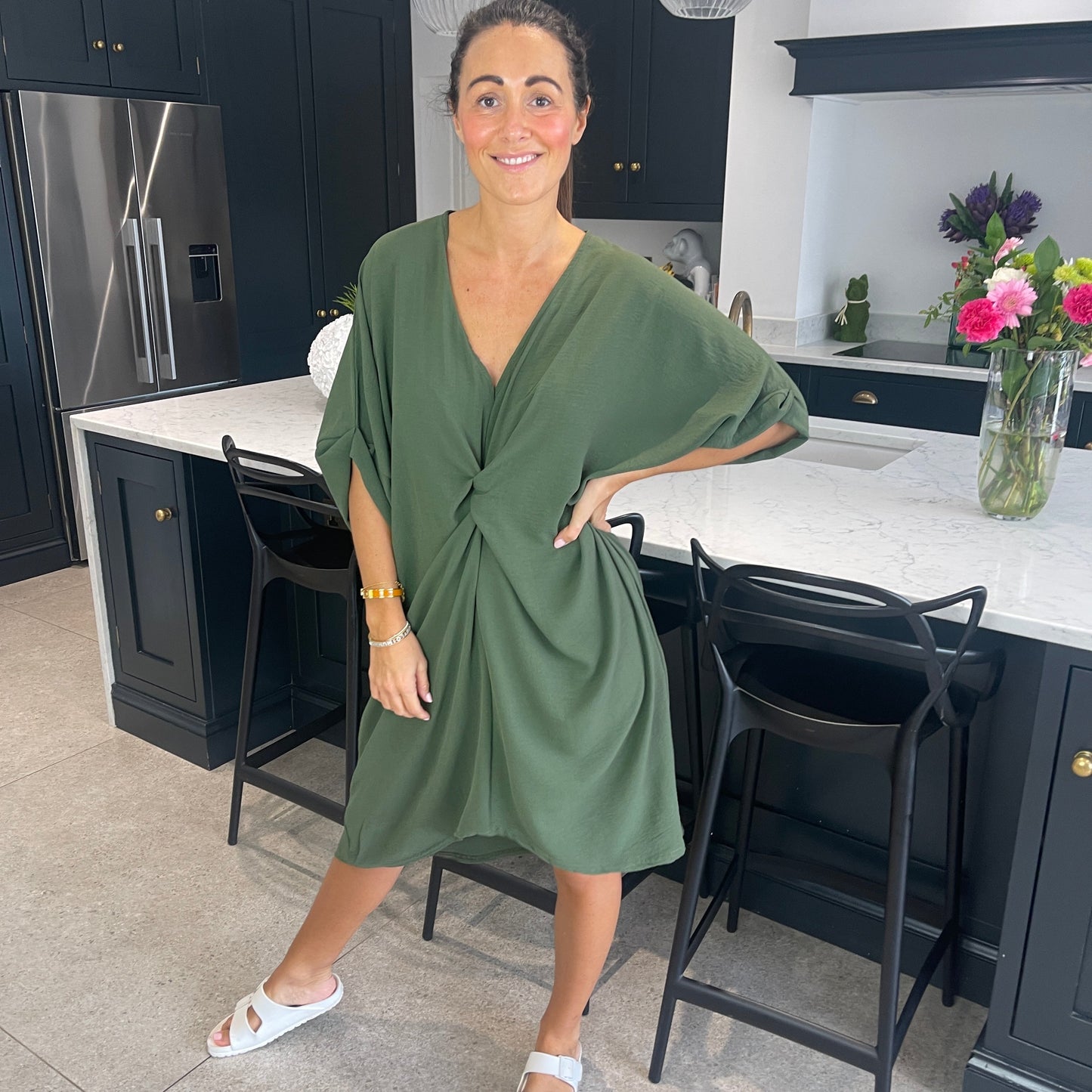 Robe Midi Détail Nœud Torsadé Manches Courtes-Belle Rose Fashion-Bellerose Fashion