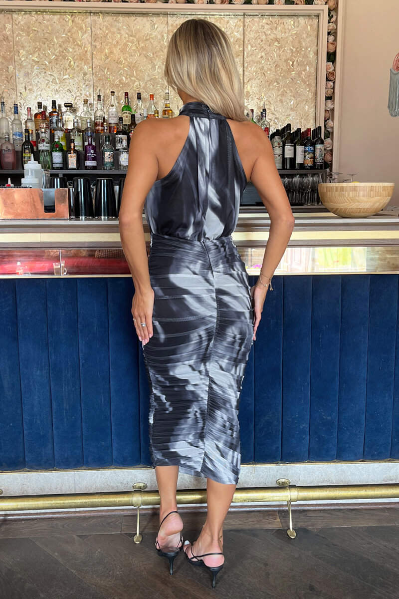 Robe Midi Halter Chic – Coupe Ajustée, Design Tie-Dye, Fente Latérale-Midi Dresses-Marais Paris-Marais Paris