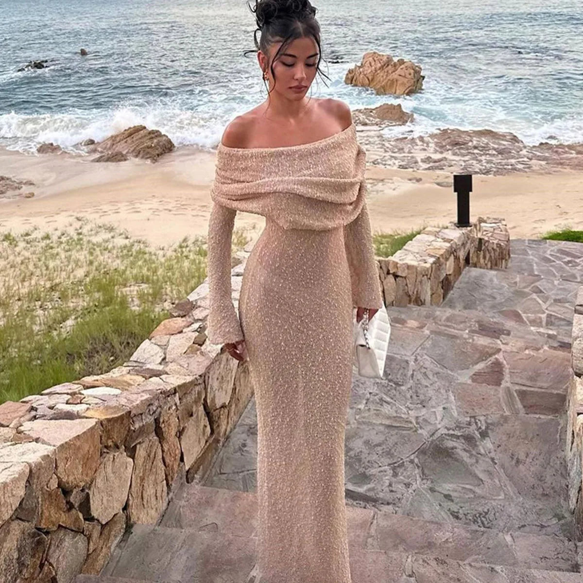 Robe Épaules Dénudées, Coupe Ajustée, Longues Manches, Style Glamour-marbella vibes-Marais Paris-Marais Paris