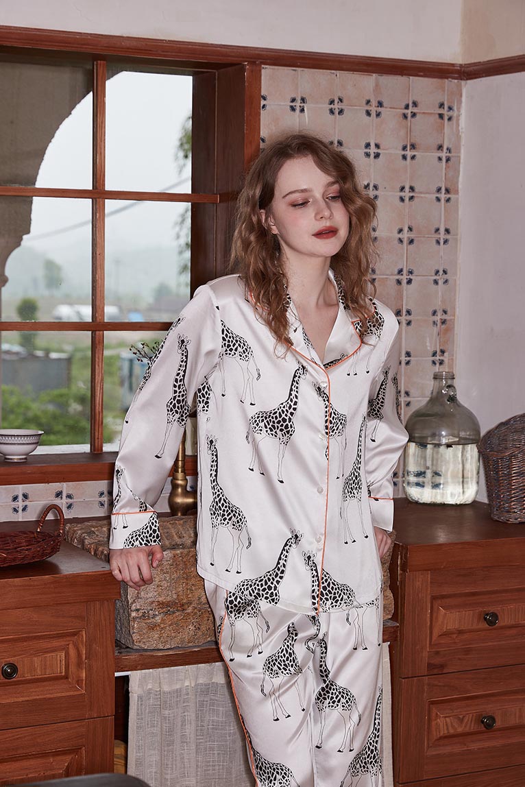 Ensemble Pyjama Femme Imprimé Girafe - Haut Boutonné, Pantalon Ample-Sets-Marais Paris-Marais Paris