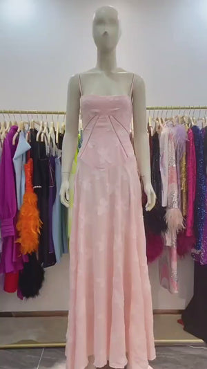 Robe Longue Silhouette Divine – Élégance Intemporelle